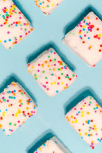 Load image into Gallery viewer, XO Marshmallow Funfetti Marshmallows 128g
